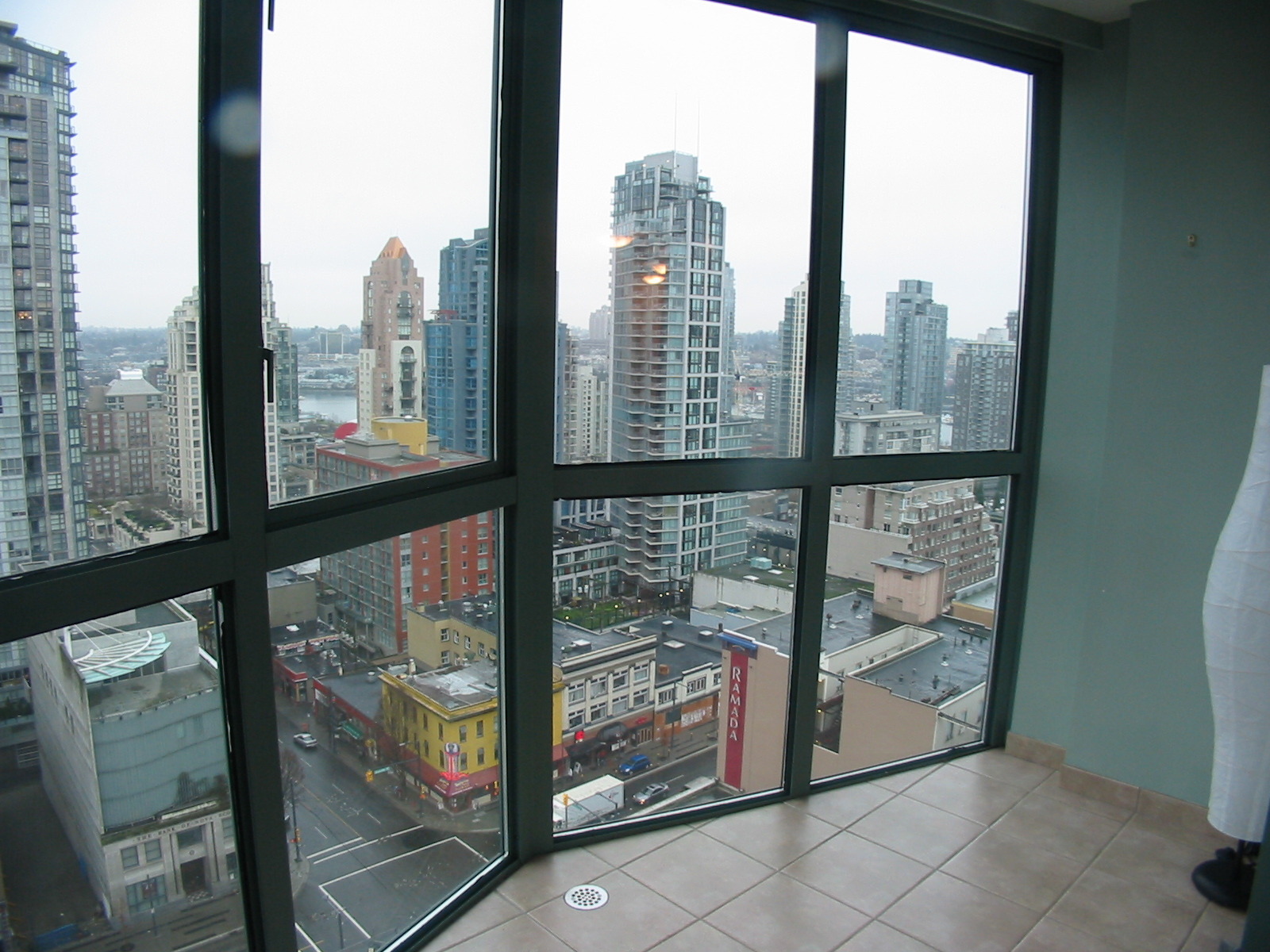 # 1907 1188 HOWE ST photo 22