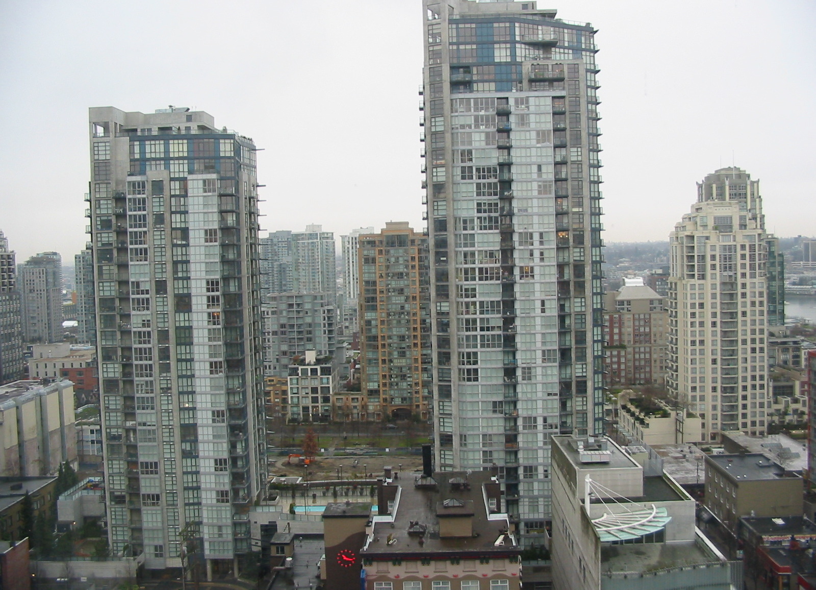 # 1907 1188 HOWE ST photo 24