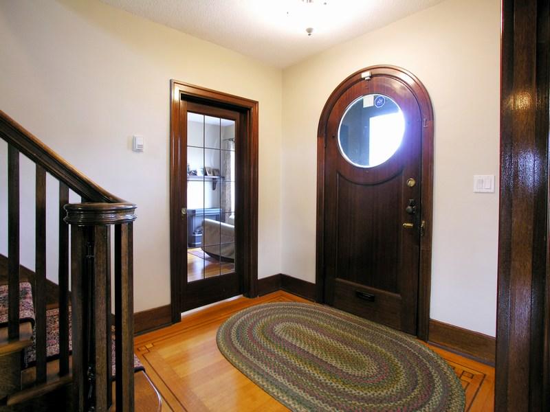 1472 W 40TH AV photo 2