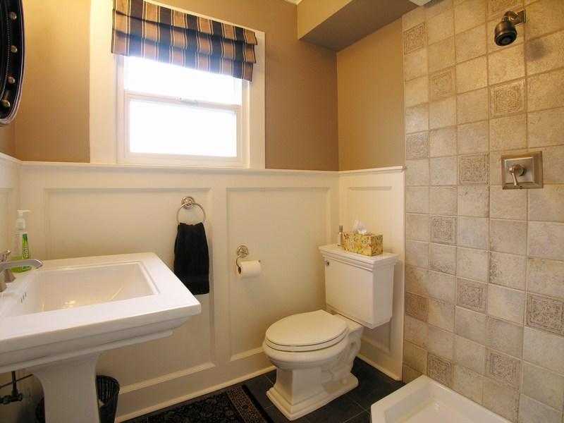 1472 W 40TH AV photo 3
