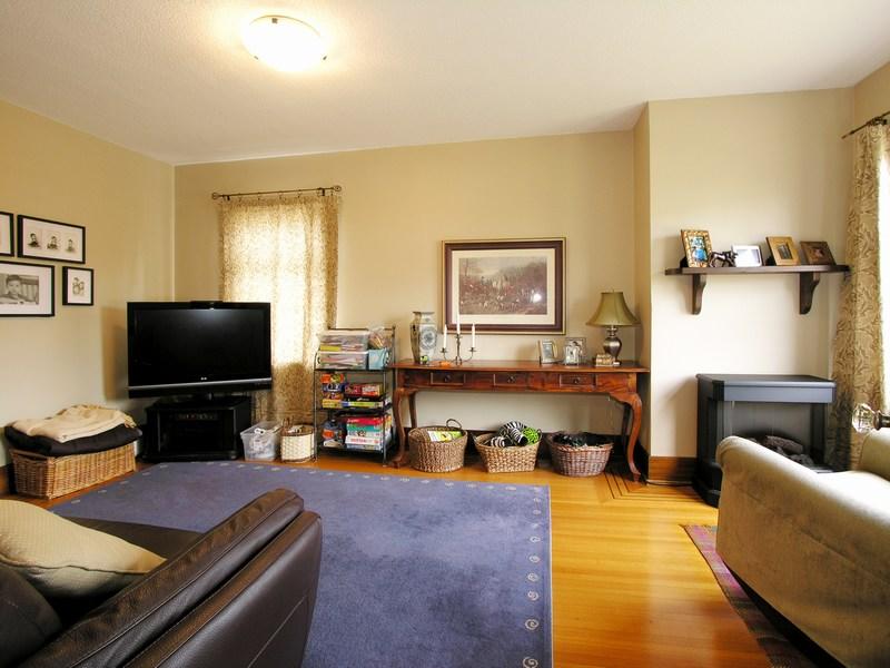1472 W 40TH AV photo 9