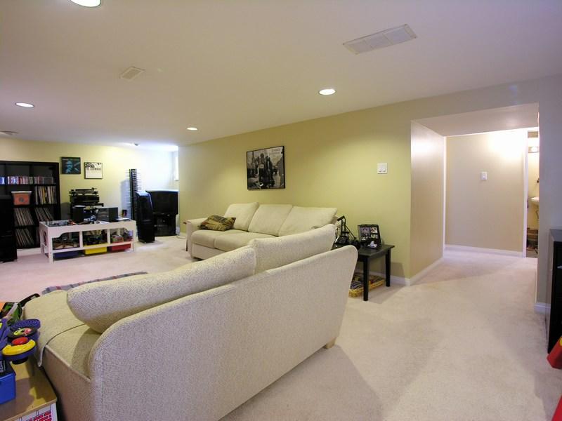 1472 W 40TH AV photo 13