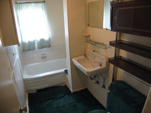 1472 W 40TH AV photo 15