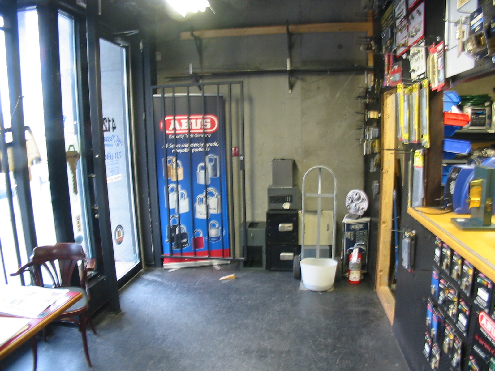  412 W 8th  Ave photo 5