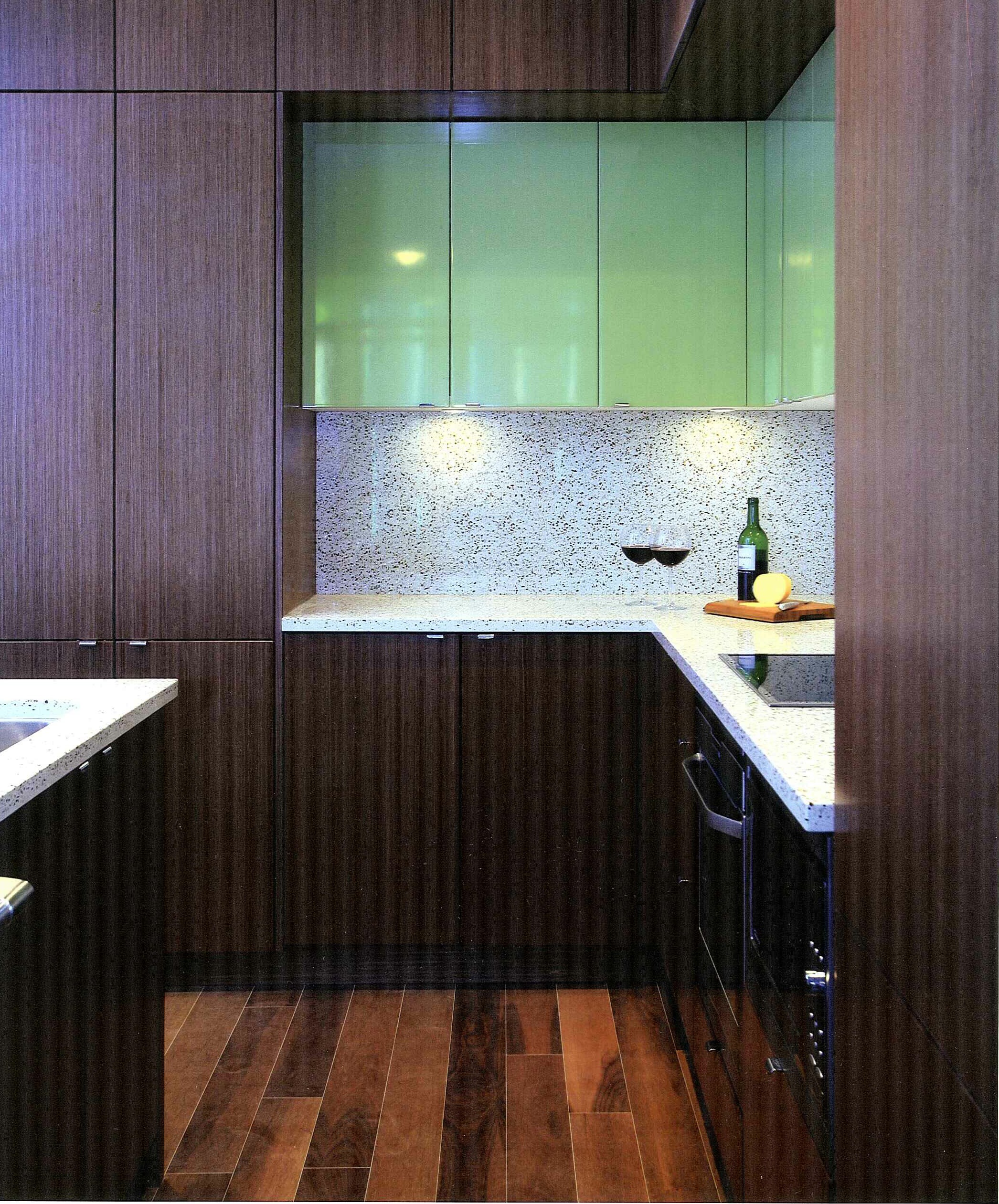 # TH1211 1205 HOWE ST photo 3