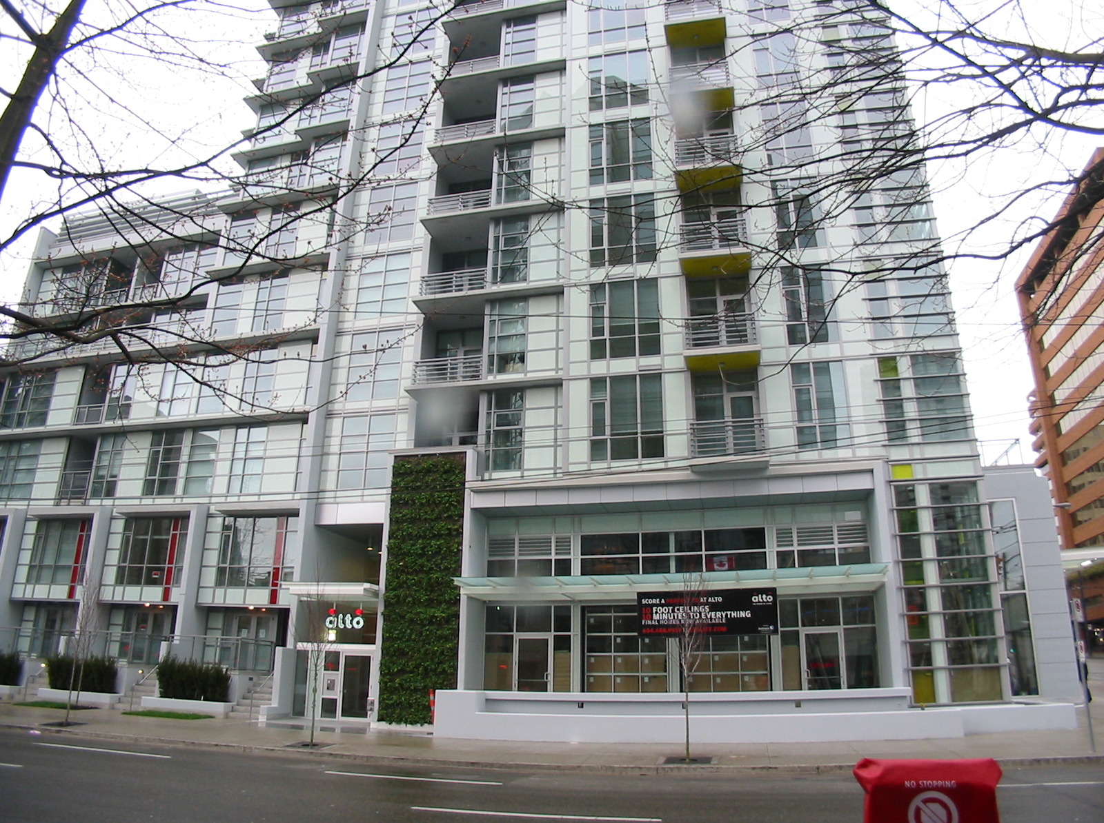 # TH1211 1205 HOWE ST photo 8
