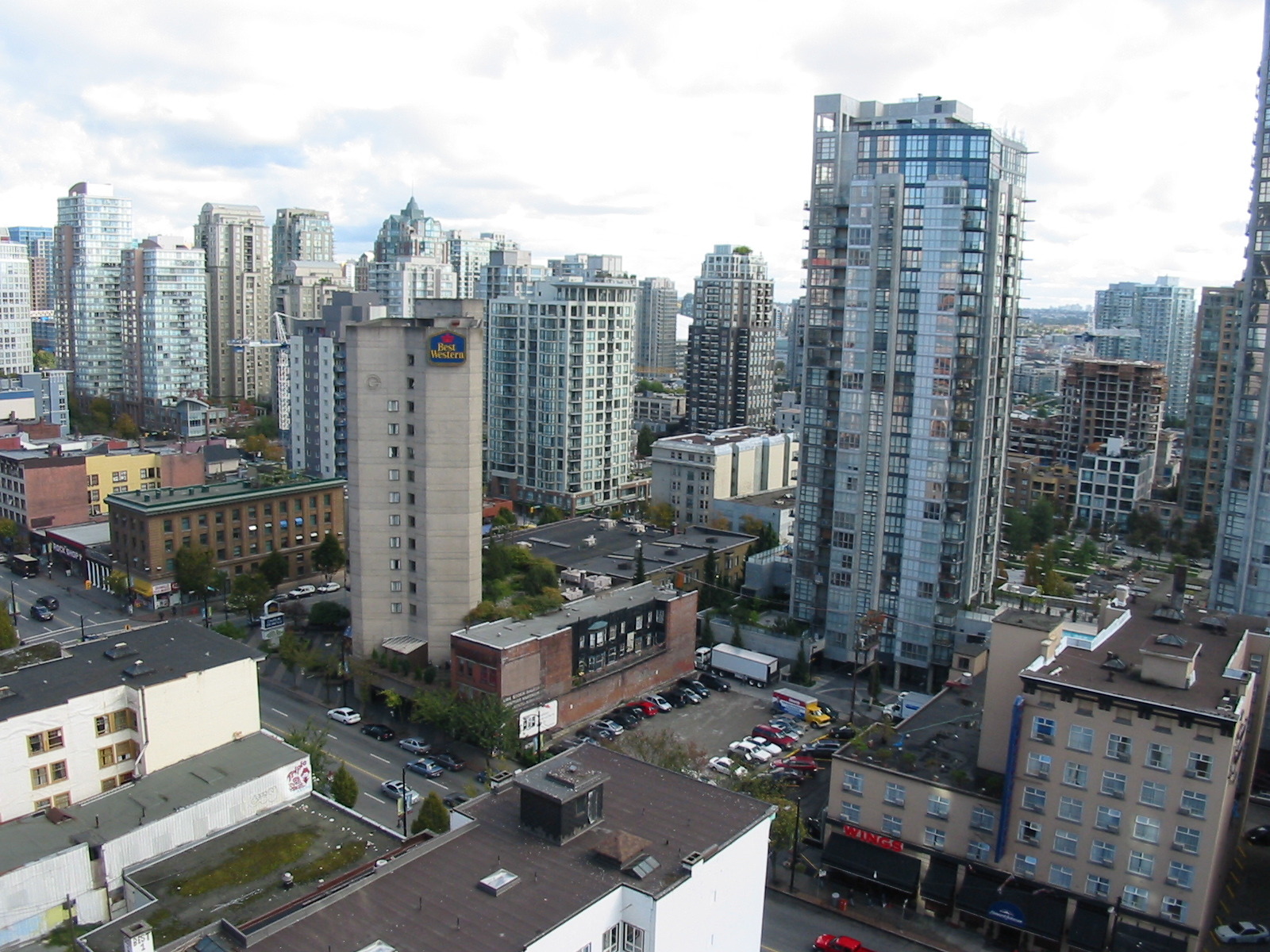 # 1805 1188 HOWE ST photo 3