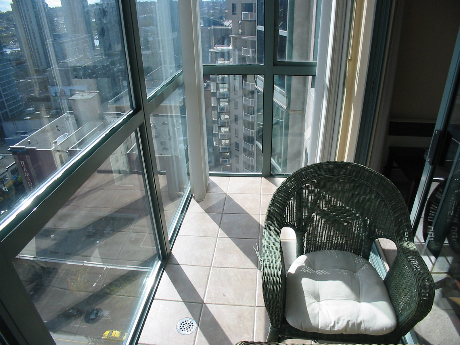 # 1805 1188 HOWE ST photo 5
