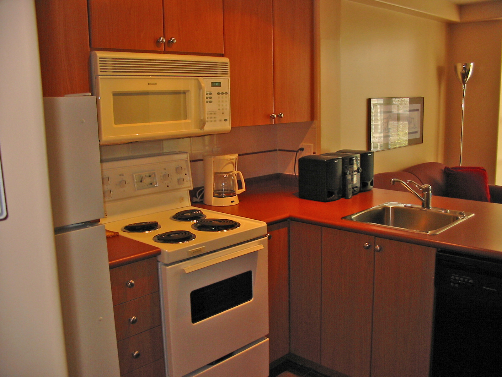 # 211 910 BEACH AV photo 3