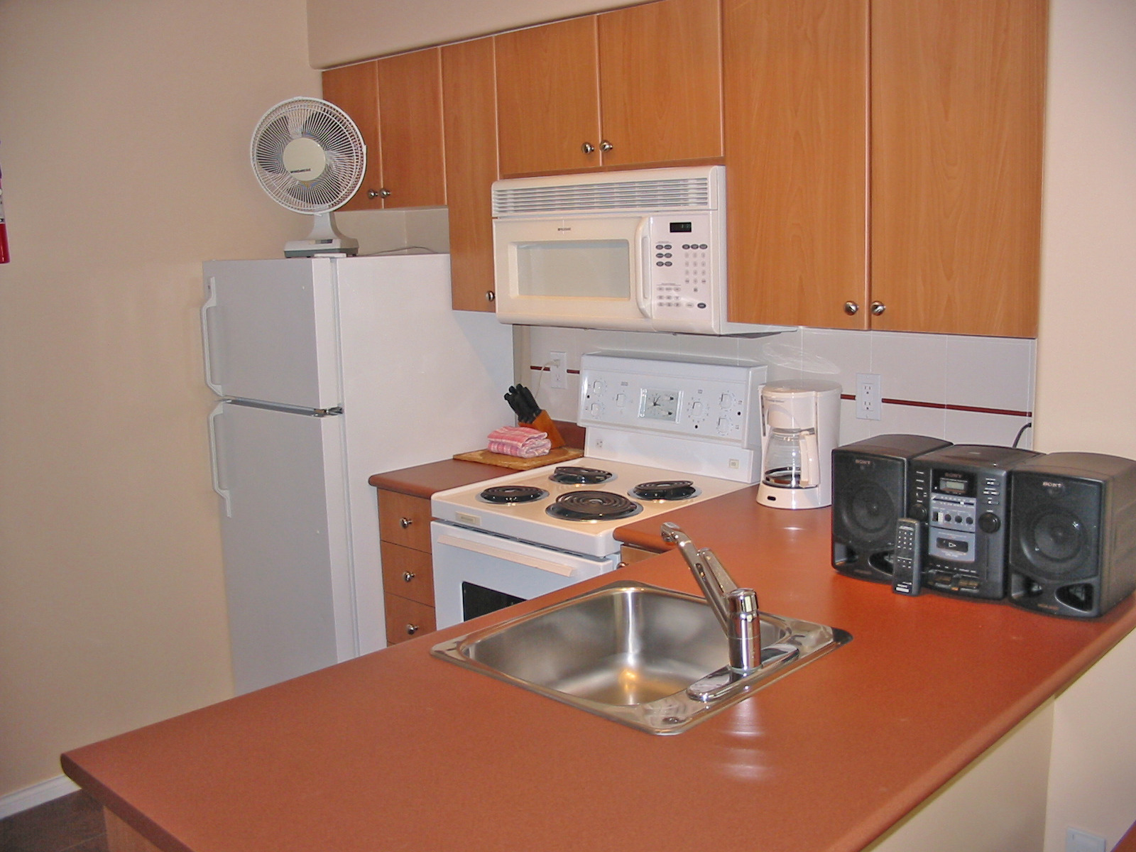 # 211 910 BEACH AV photo 4
