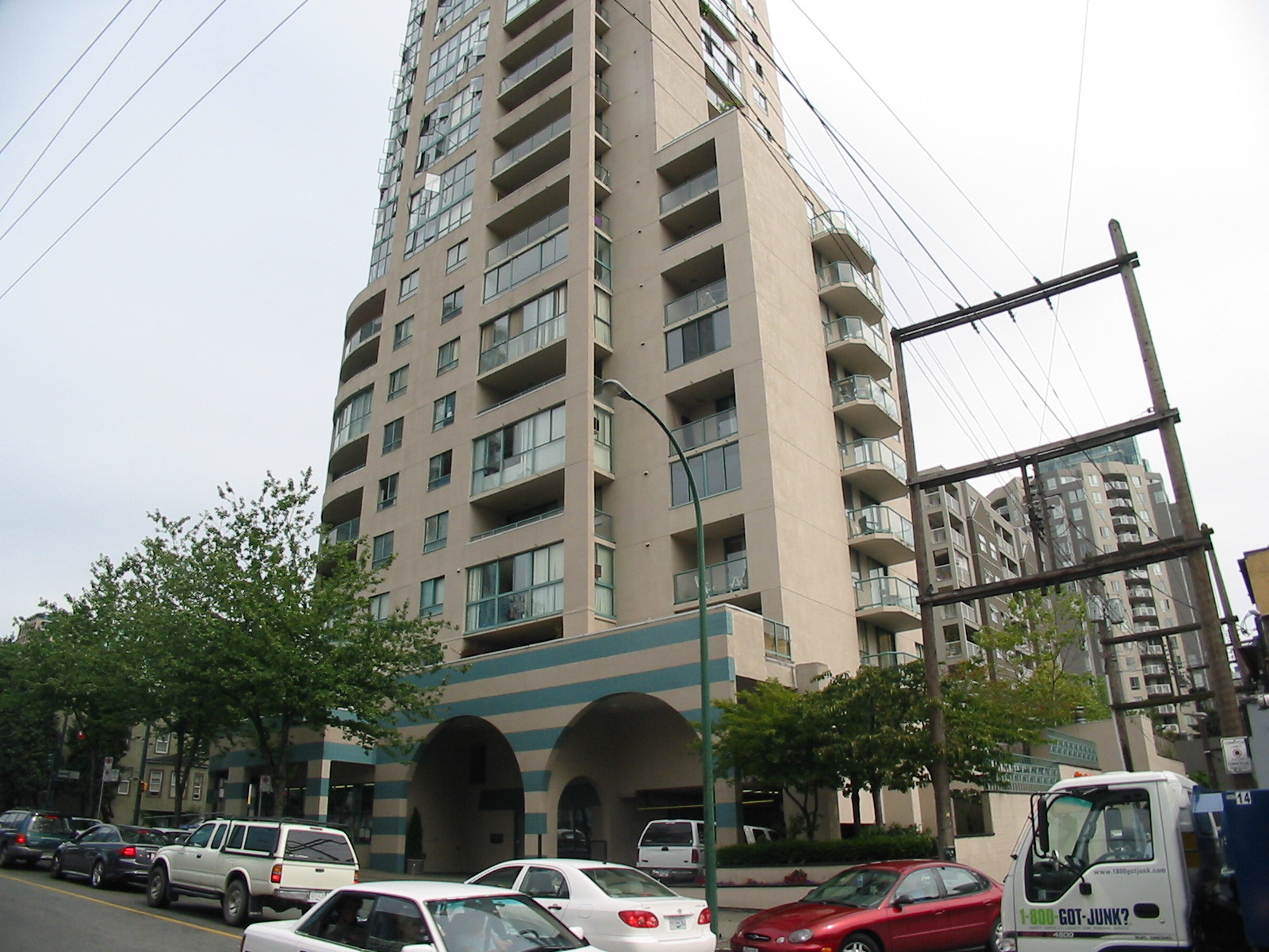 # 801 789 DRAKE ST