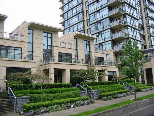 1865 ALBERNI ST photo 2