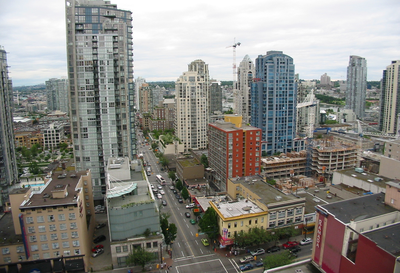# 2004 1188 HOWE ST photo 18