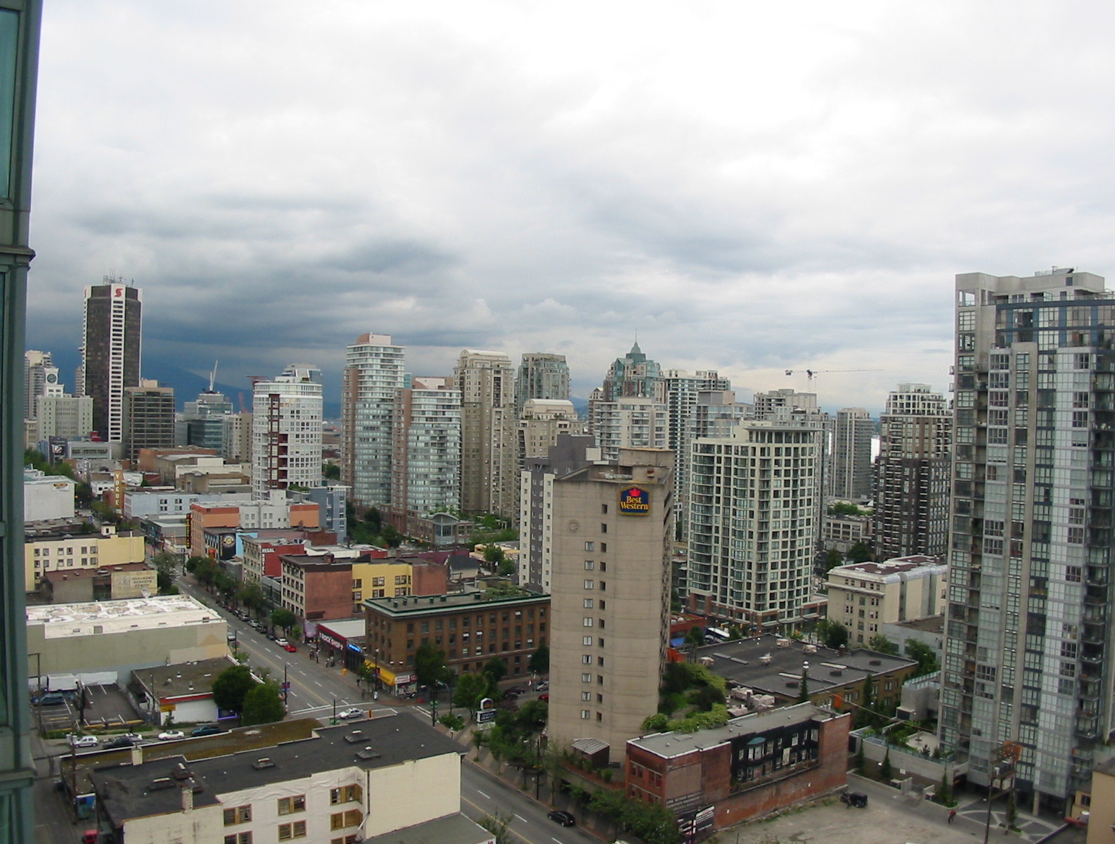 # 2004 1188 HOWE ST photo 19