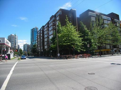 # 104 950 DRAKE ST photo 6