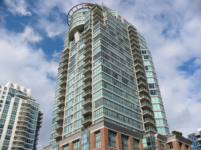 # 303 1088 QUEBEC ST photo 16