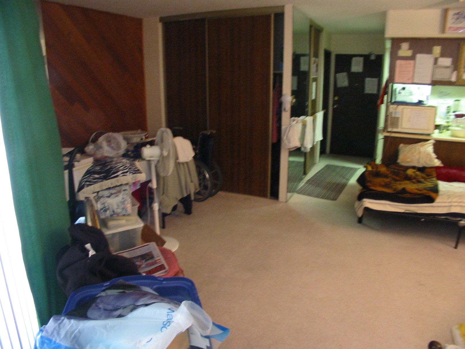 # 110 950 DRAKE ST photo 8