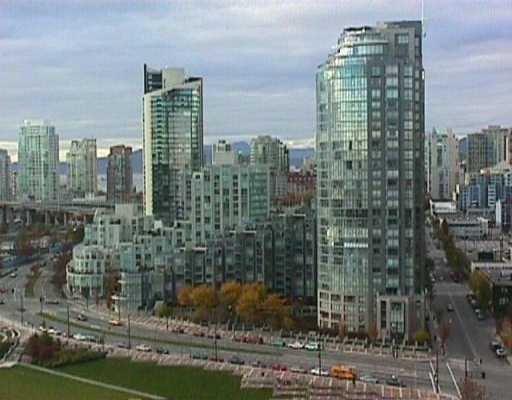 # 2101 388 DRAKE ST