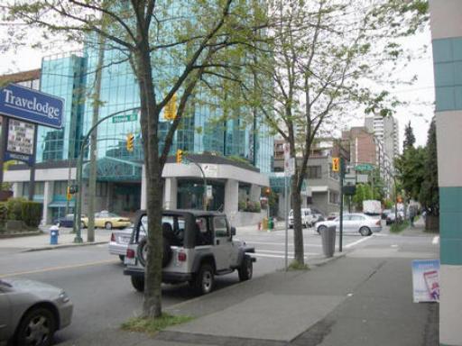 # 208 789 DRAKE ST photo 4