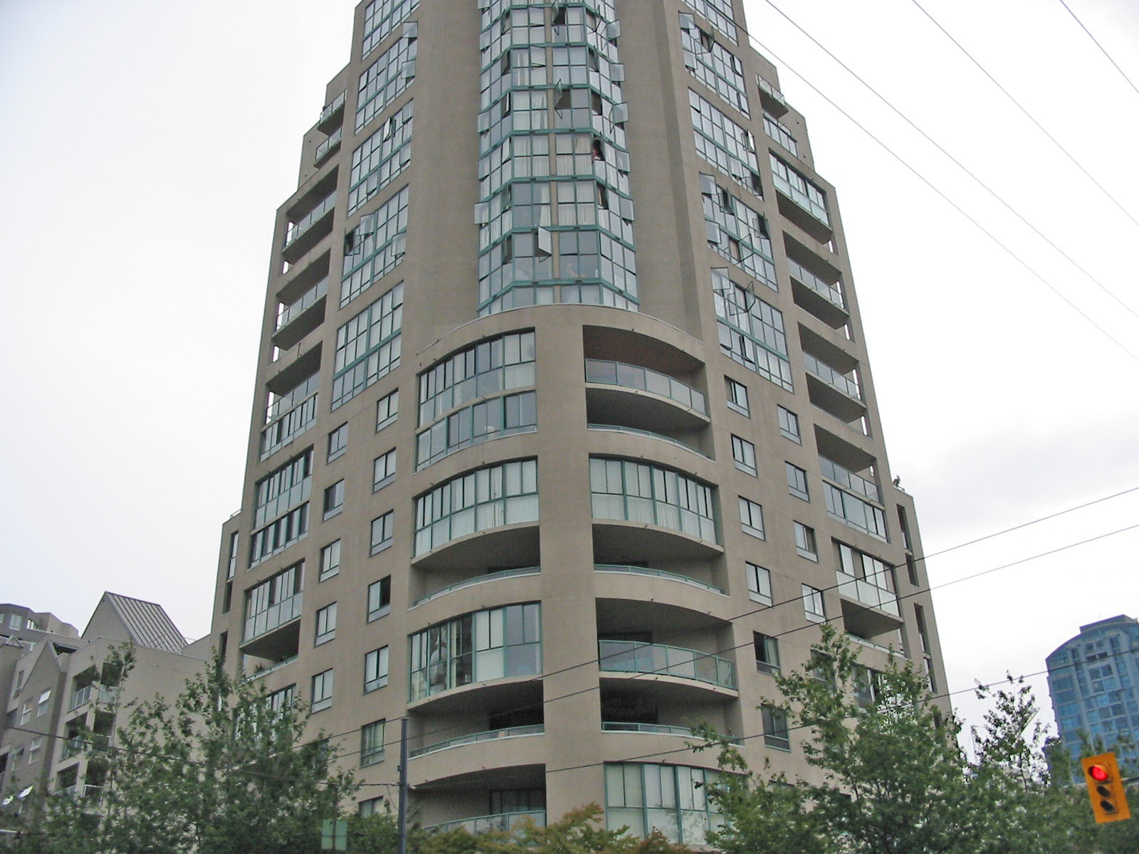 # 208 789 DRAKE ST photo 10