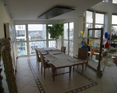 # PH 3 283 DAVIE ST photo 2