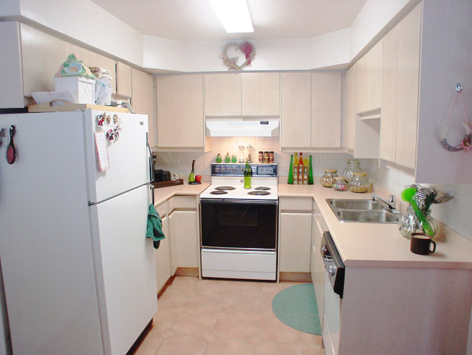 # 18 1838 HARBOUR ST photo 4