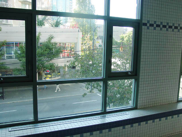 # 2005 1188 HOWE ST photo 3