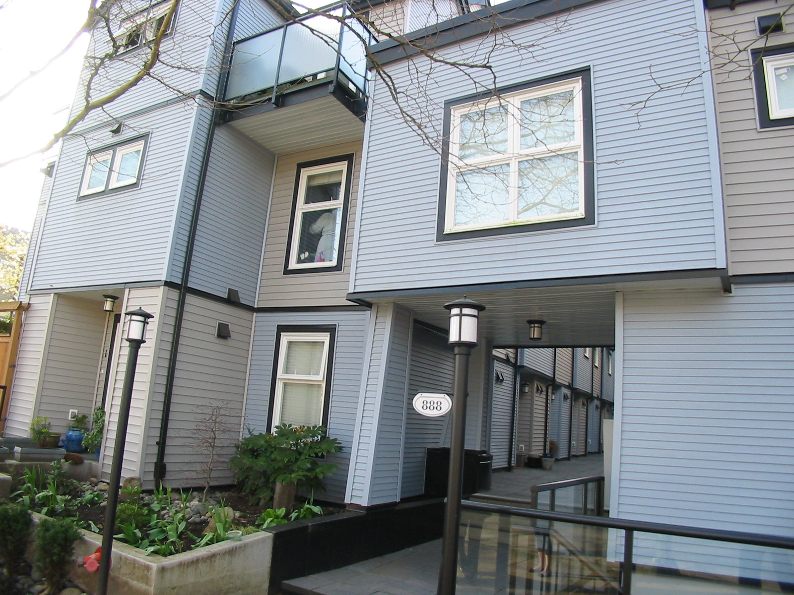 # 11 888 W 16TH AV photo 3