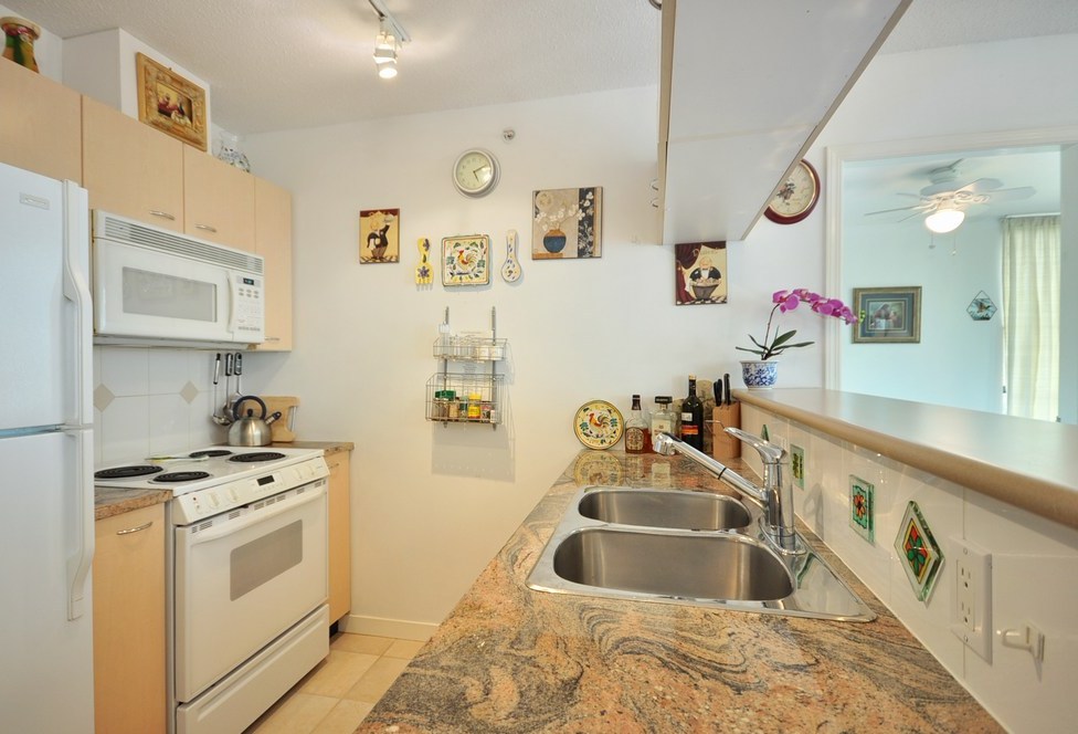 # 701 1367 ALBERNI ST photo 21