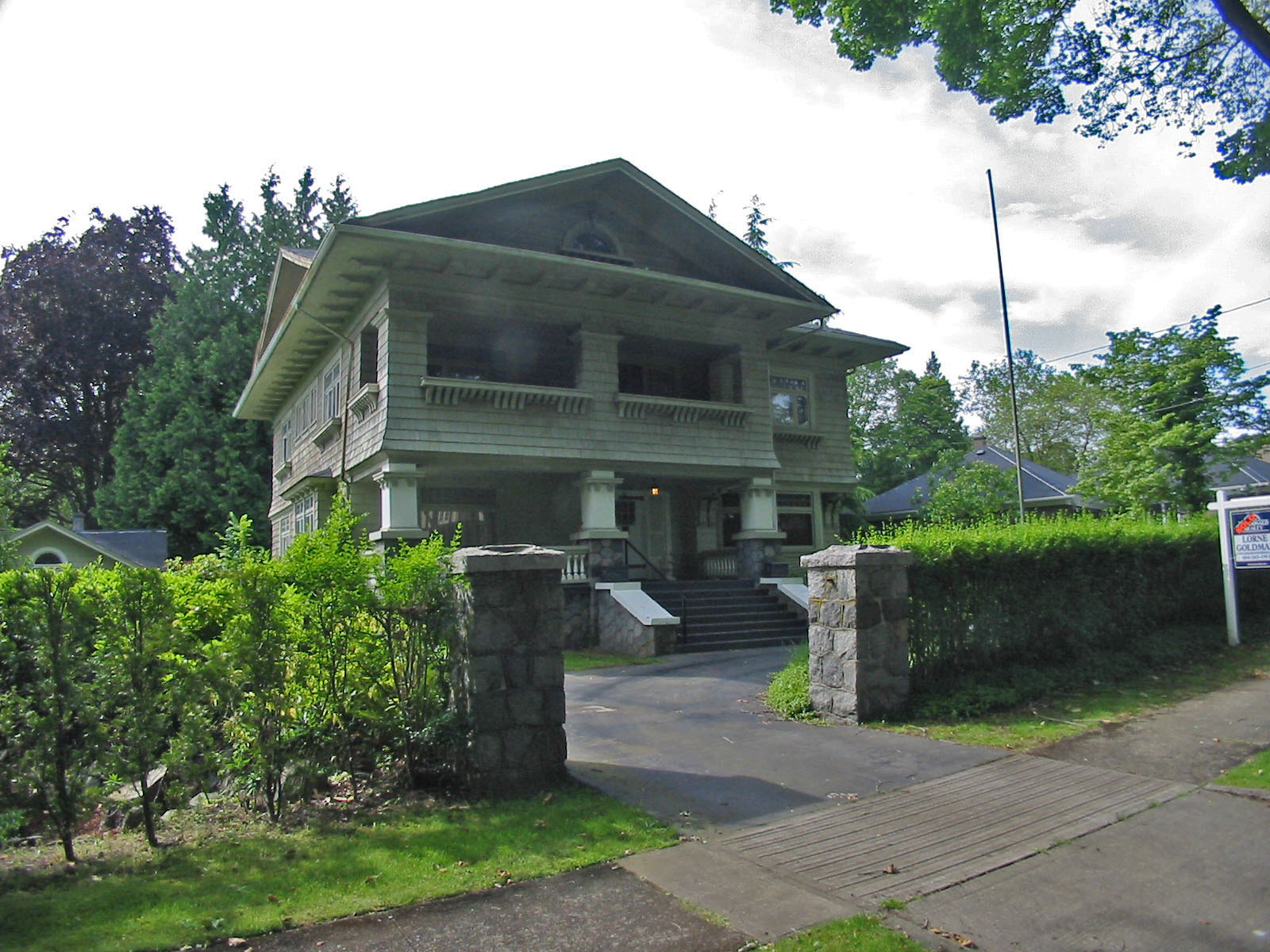 3851 MARGUERITE ST photo 2
