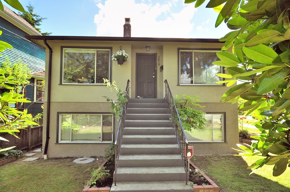 3058 GLEN DR