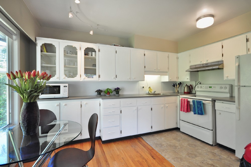 3058 GLEN DR photo 4