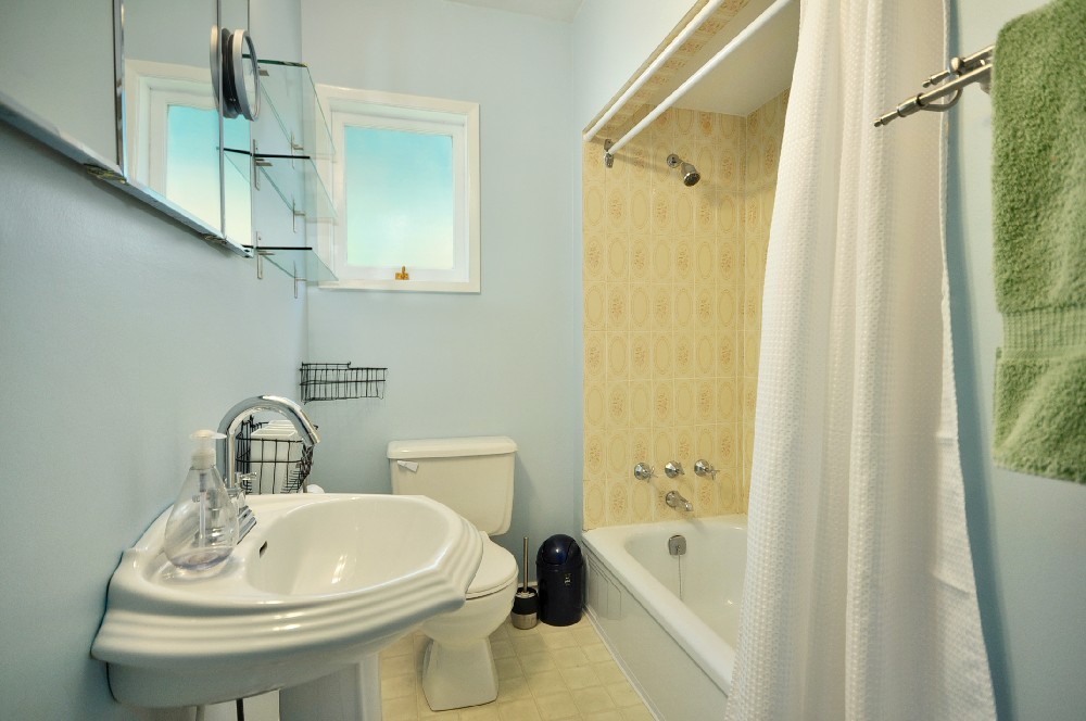 3058 GLEN DR photo 9