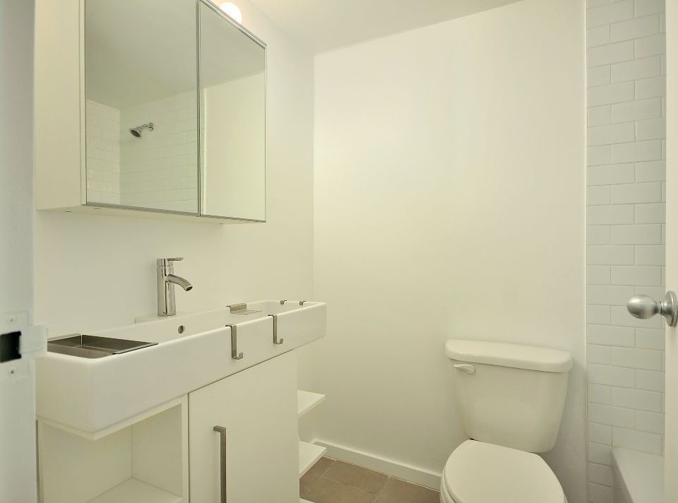# 102 825 E 7TH AV photo 11