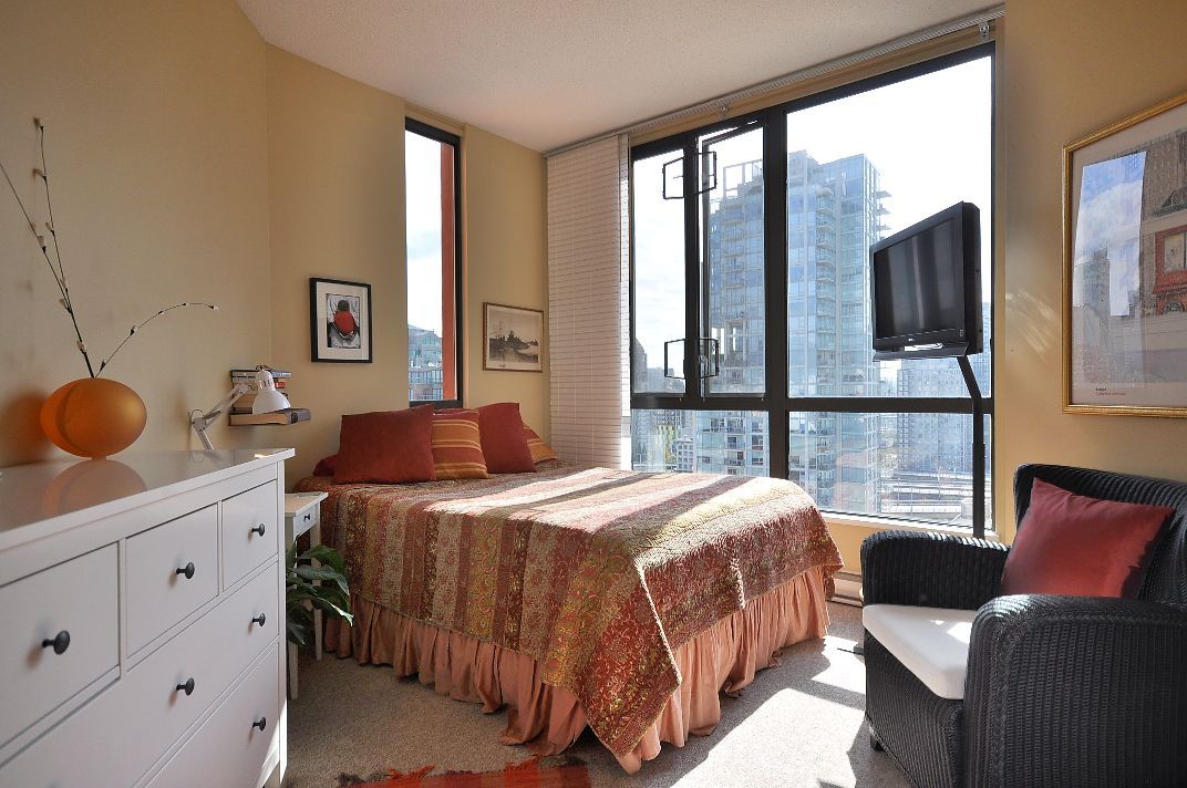 # 2102 907 BEACH AV photo 12