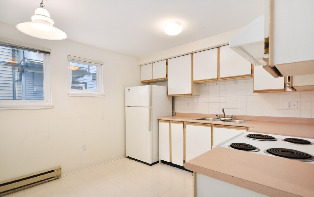 # 11 888 W 16TH AV photo 9