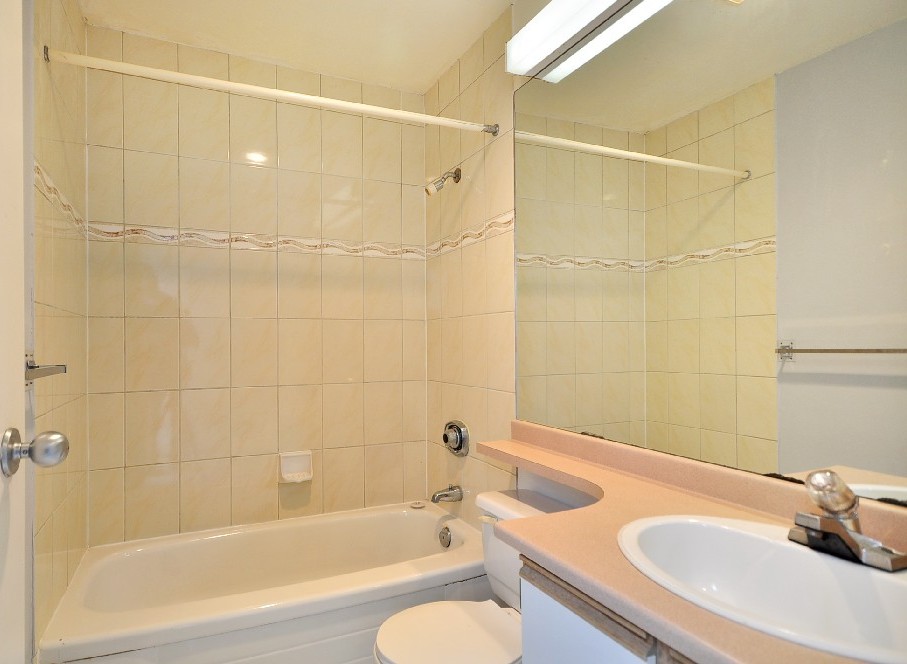 # 11 888 W 16TH AV photo 14