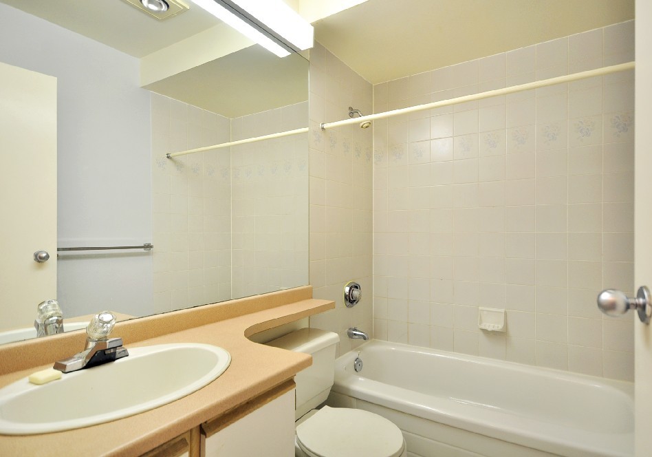 # 11 888 W 16TH AV photo 16