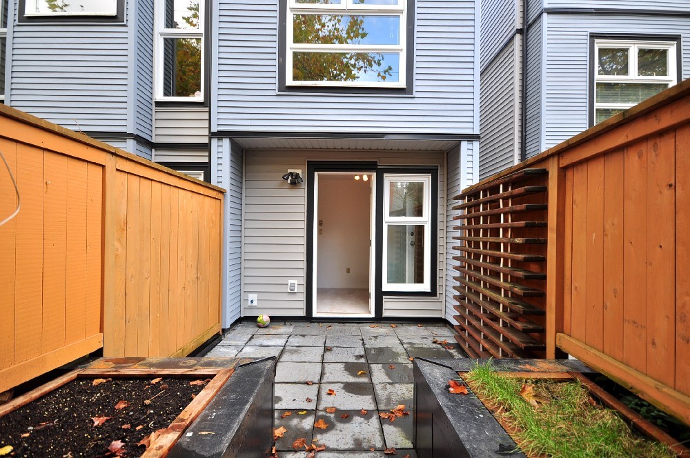 # 11 888 W 16TH AV photo 19