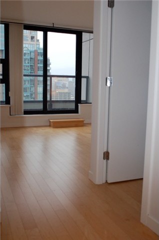 # 2805 977 MAINLAND ST photo 7