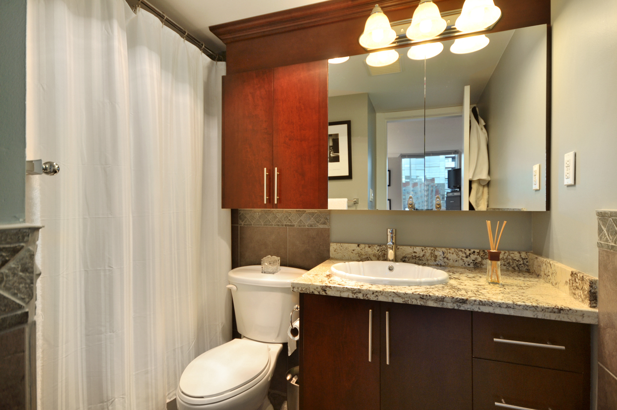 # 1703 811 HELMCKEN ST photo 11
