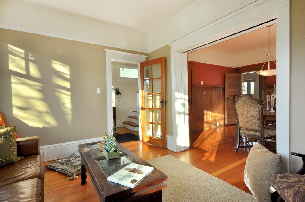 71 W 17TH AV photo 3