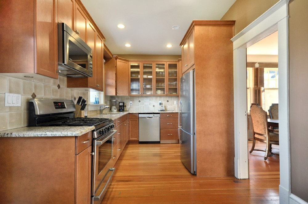 71 W 17TH AV photo 4