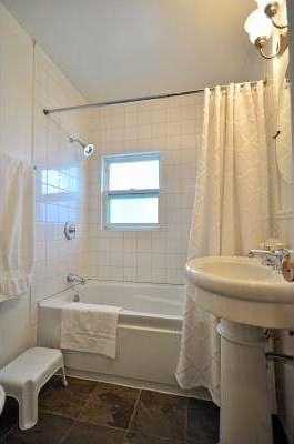  253 E 20TH Street photo 8