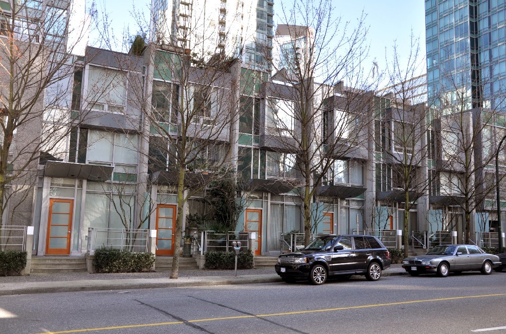 1271 ALBERNI ST photo 2