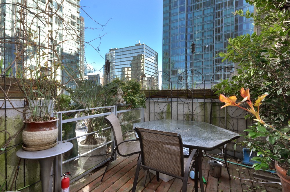 1271 ALBERNI ST photo 14