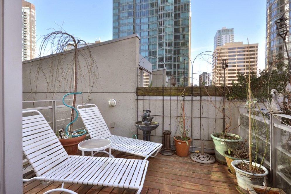 1271 ALBERNI ST photo 15