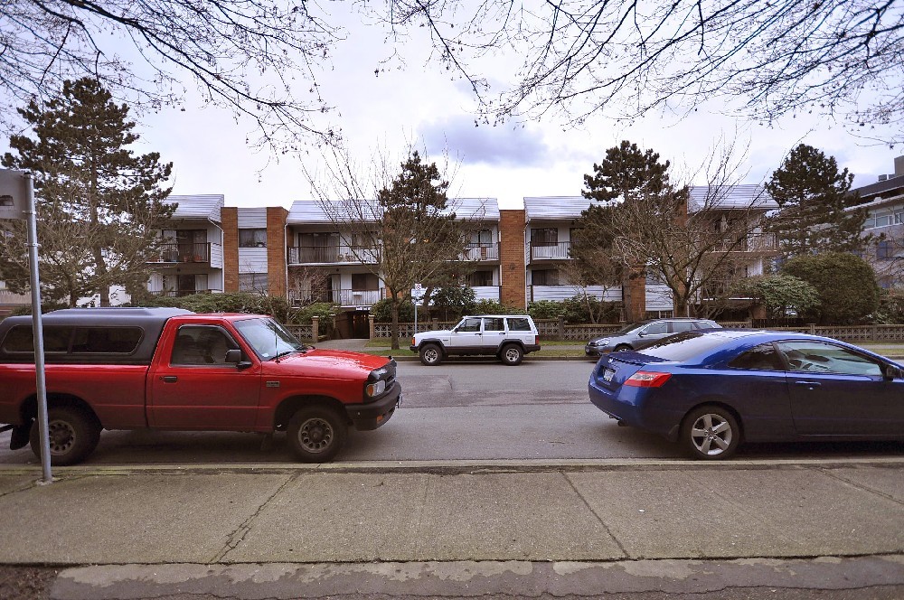 # 208 1066 E 8TH AV photo 16