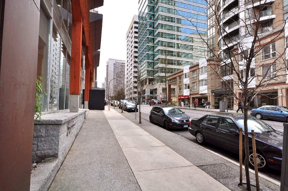 # 403 1189 MELVILLE ST photo 5