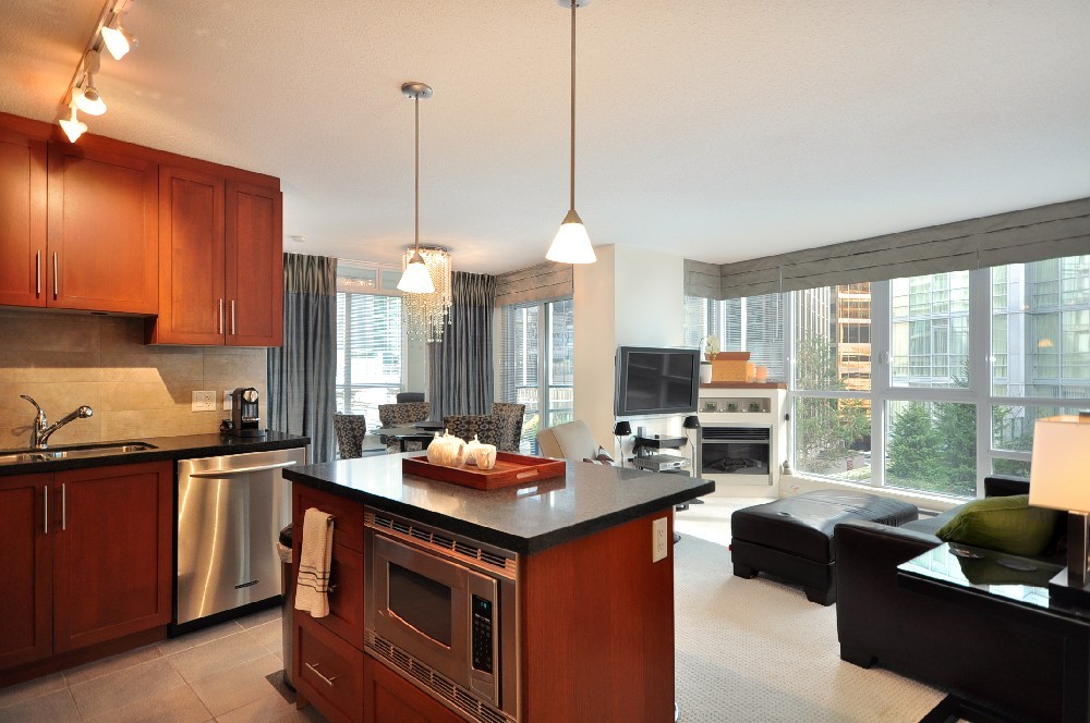 # 403 1189 MELVILLE ST photo 14